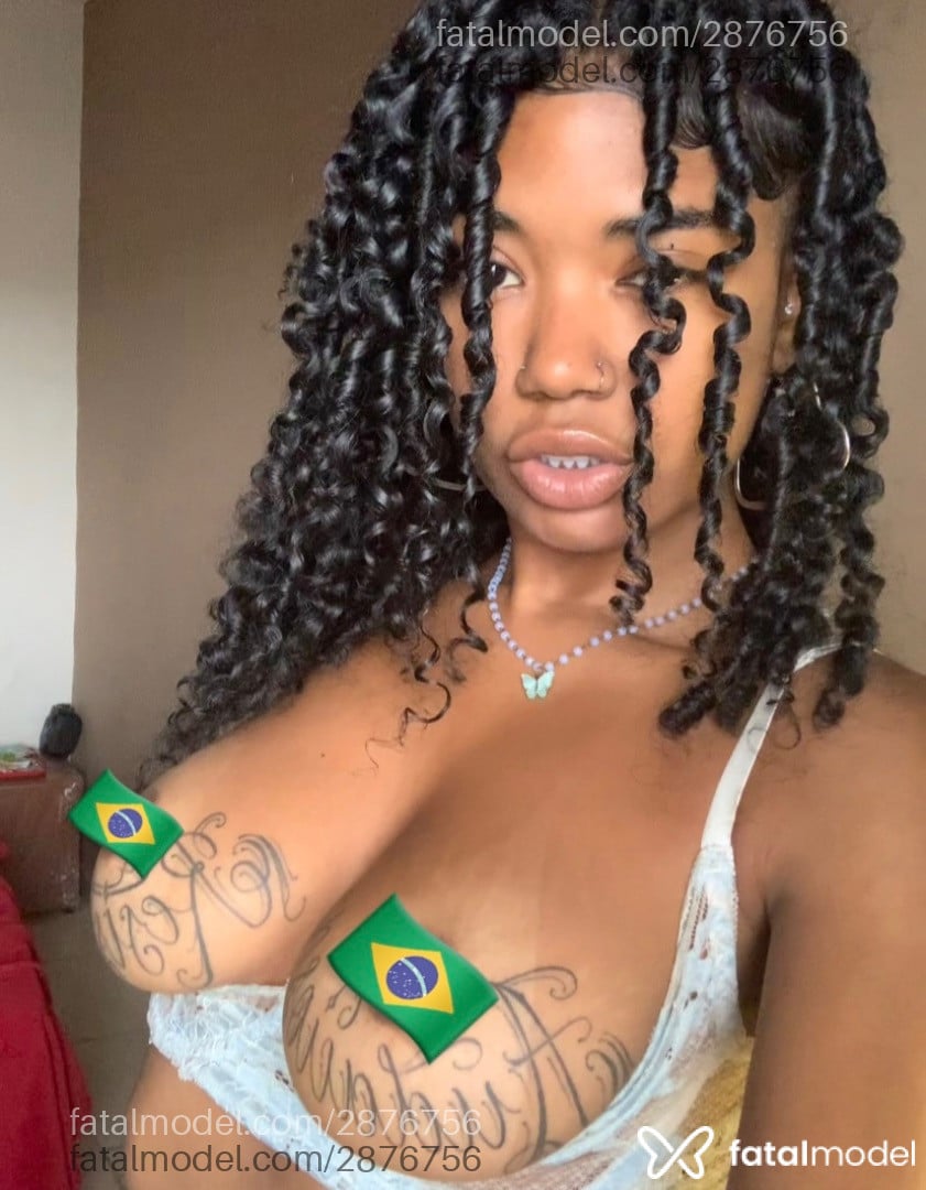 Acompanhante mulher morena (o) de olhos pretos - Godoy