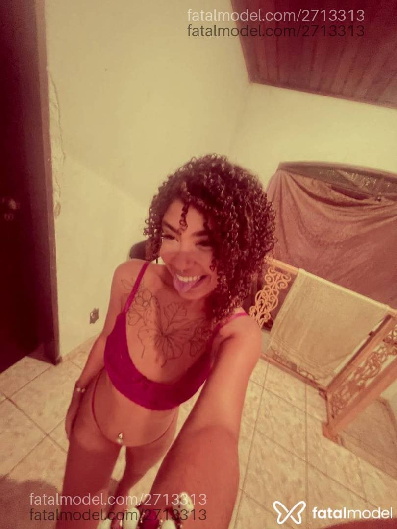 Acompanhante mulher com cabelo castanho de olhos castanhos - Giovanna