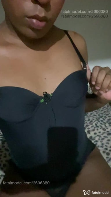 Acompanhante mulher trans com cabelo castanho de olhos castanhos em Resende - Antonella Duarte