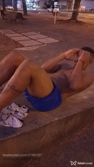 Acompanhante homem com cabelo castanho de olhos pretos em Goiânia - Santos Silva
