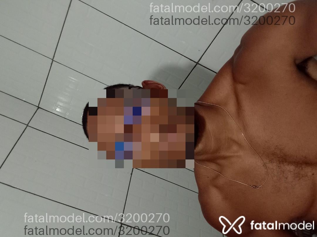 Acompanhante homem morena (o) de olhos pretos - Preto Acompanhante homem morena (o) de olhos pretos - Preto