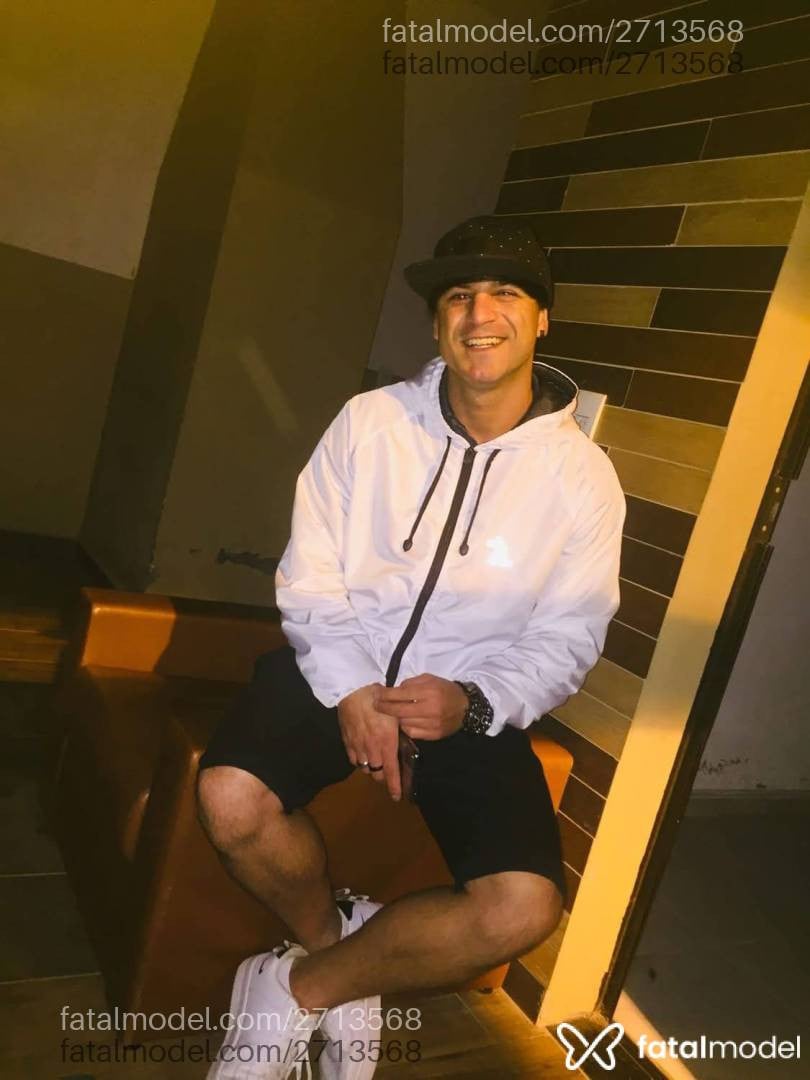 Acompanhante homem com cabelo castanho de olhos castanhos - Lucas