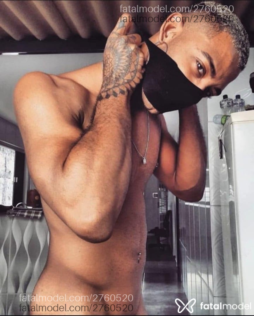 Acompanhante homem com cabelo castanho de olhos castanhos - Paulo Porto Acompanhante homem com cabelo castanho de olhos castanhos - Paulo Porto