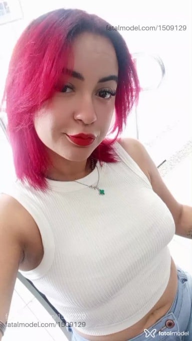 Acompanhante mulher com cabelo colorido de olhos castanhos em Guanambi - Kamillas House