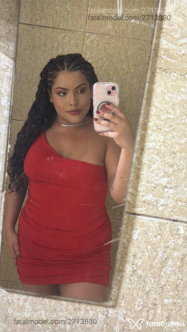 Acompanhante mulher ruiva (o) de olhos pretos - Sophi