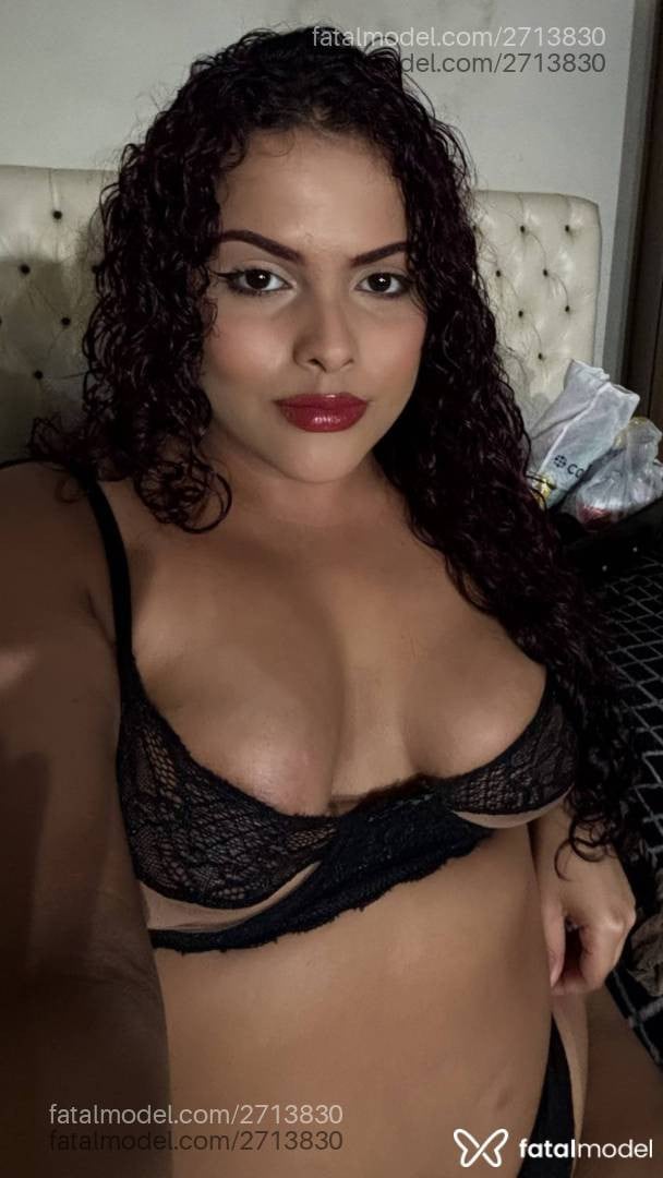 Acompanhante mulher ruiva (o) de olhos pretos - Sophi