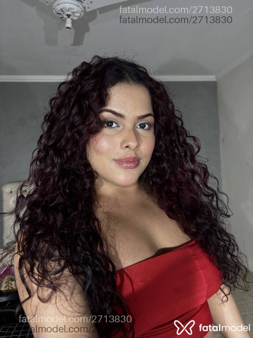 Acompanhante mulher ruiva (o) de olhos pretos - Sophi
