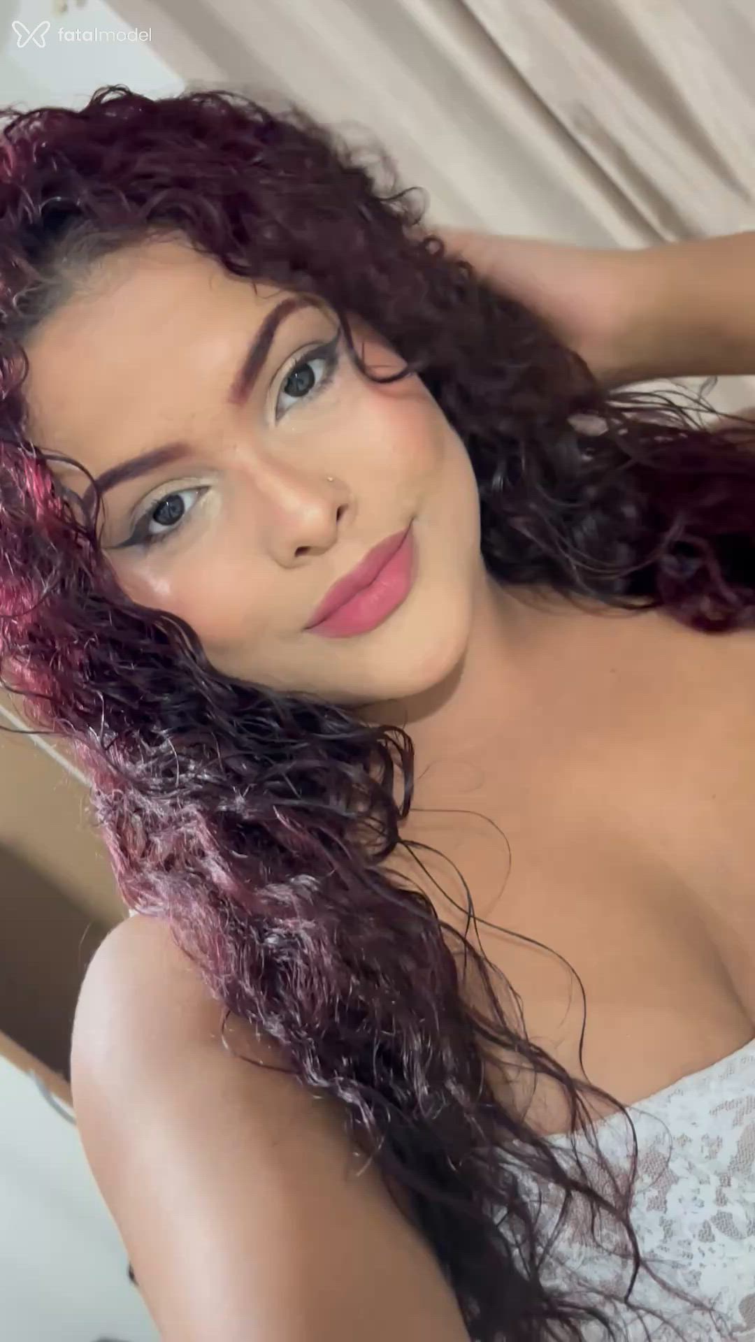 Acompanhante mulher ruiva (o) de olhos pretos - Sophi