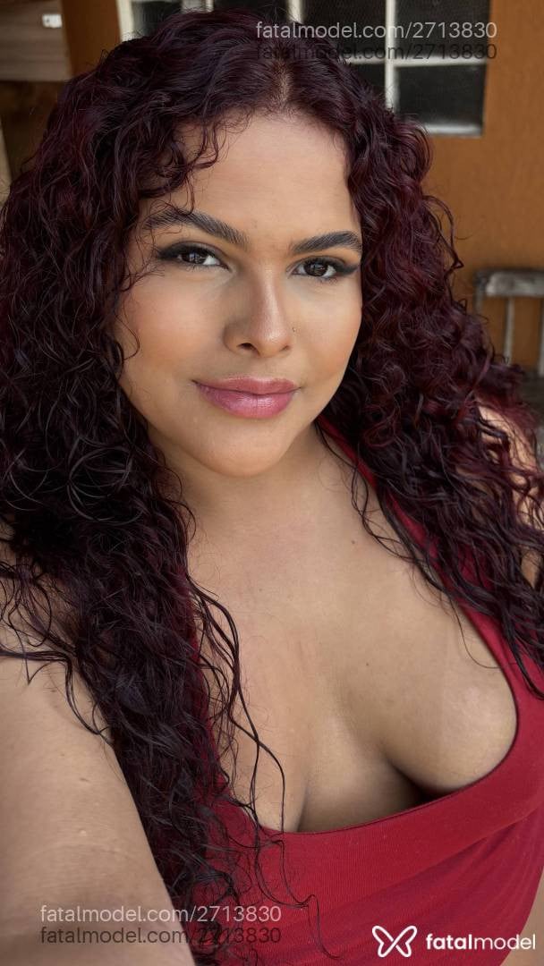 Acompanhante mulher ruiva (o) de olhos pretos - Sophi