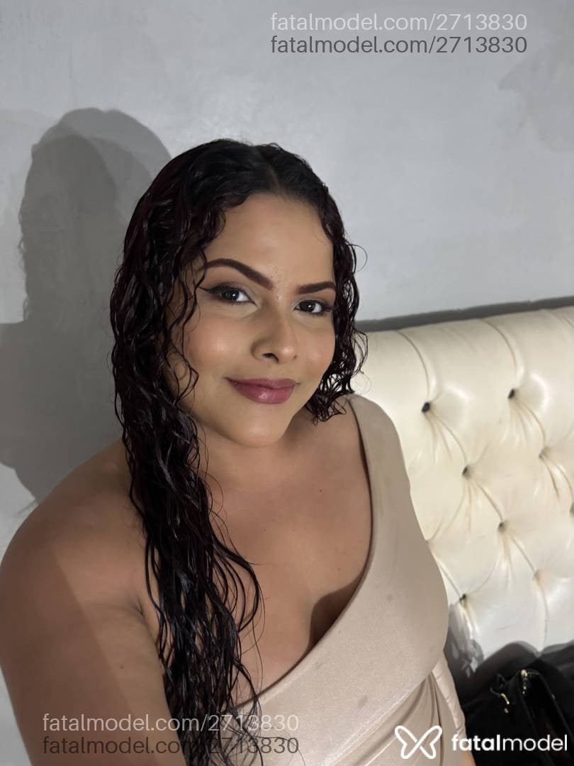 Acompanhante mulher ruiva (o) de olhos pretos - Sophi