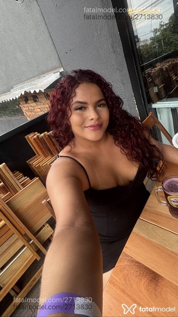 Acompanhante mulher ruiva (o) de olhos pretos - Sophi