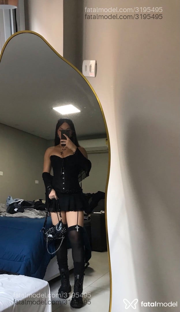 Acompanhante mulher trans com cabelo castanho de olhos castanhos em Curitiba - Jade Miller