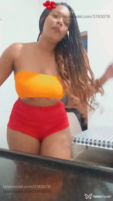 Acompanhante mulher com cabelo castanho de olhos castanhos em Virtual - Tatazinha