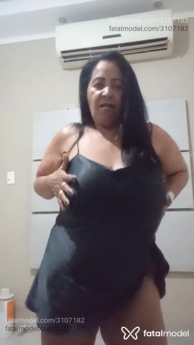 Acompanhante mulher com cabelo castanho de olhos castanhos - Paty