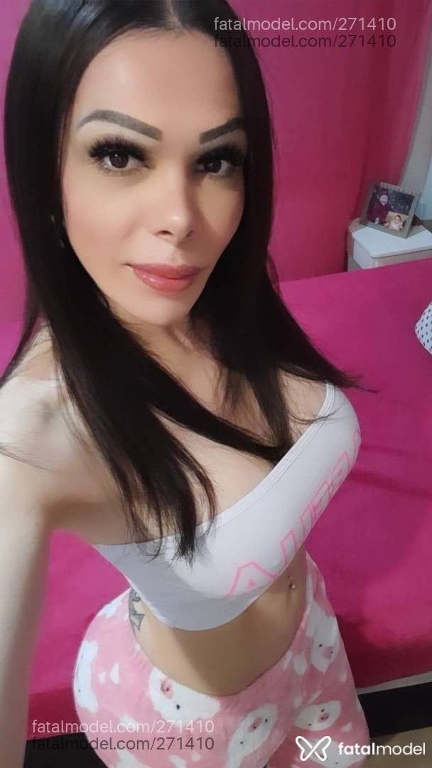 Acompanhante mulher trans com cabelo castanho de olhos mel - Lara completíssima
