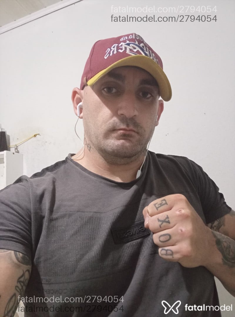 Acompanhante homem morena (o) de olhos verdes - Leonardo