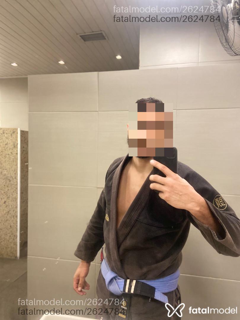 Acompanhante homem morena (o) de olhos pretos em Virtual - Dom