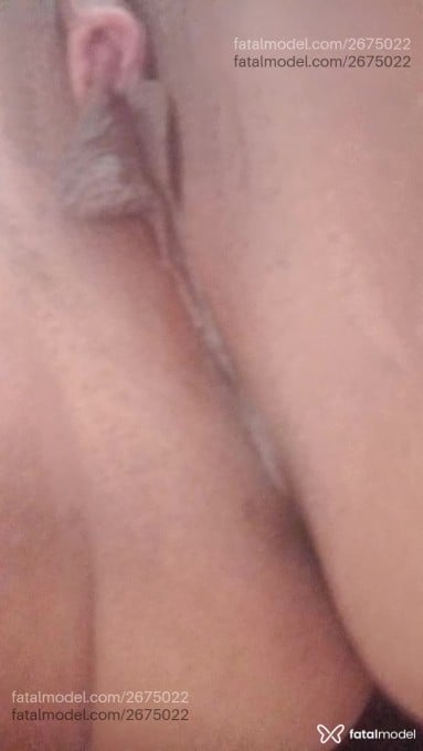 Acompanhante mulher com cabelo colorido de olhos castanhos - Samarah