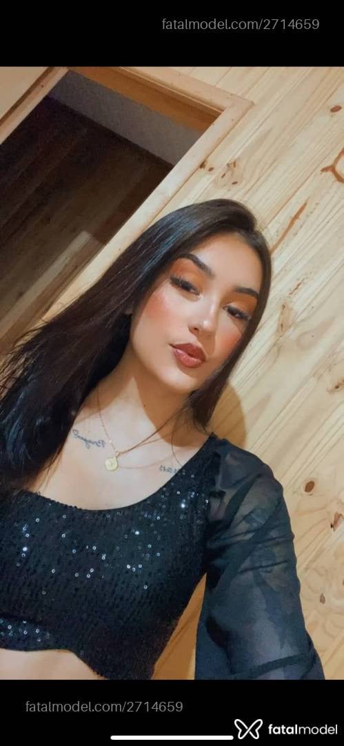 Acompanhante mulher com cabelo castanho de olhos castanhos em Sapezal - ágata Meireles