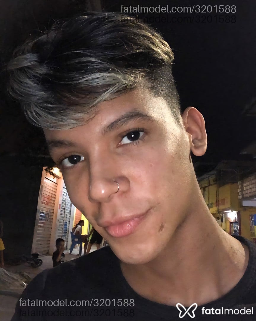 Acompanhante homem loira (o) de olhos pretos em Rio de Janeiro - Denner