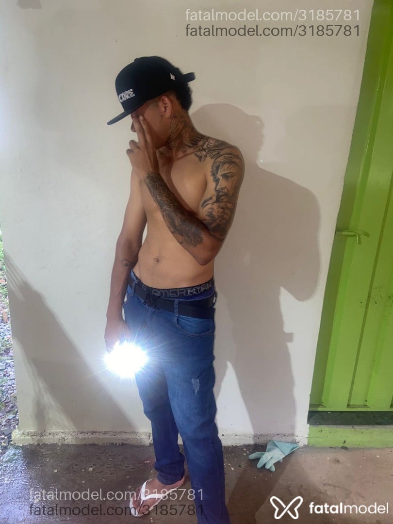 Acompanhante homem morena (o) de olhos castanhos em Pará de Minas - Vitor