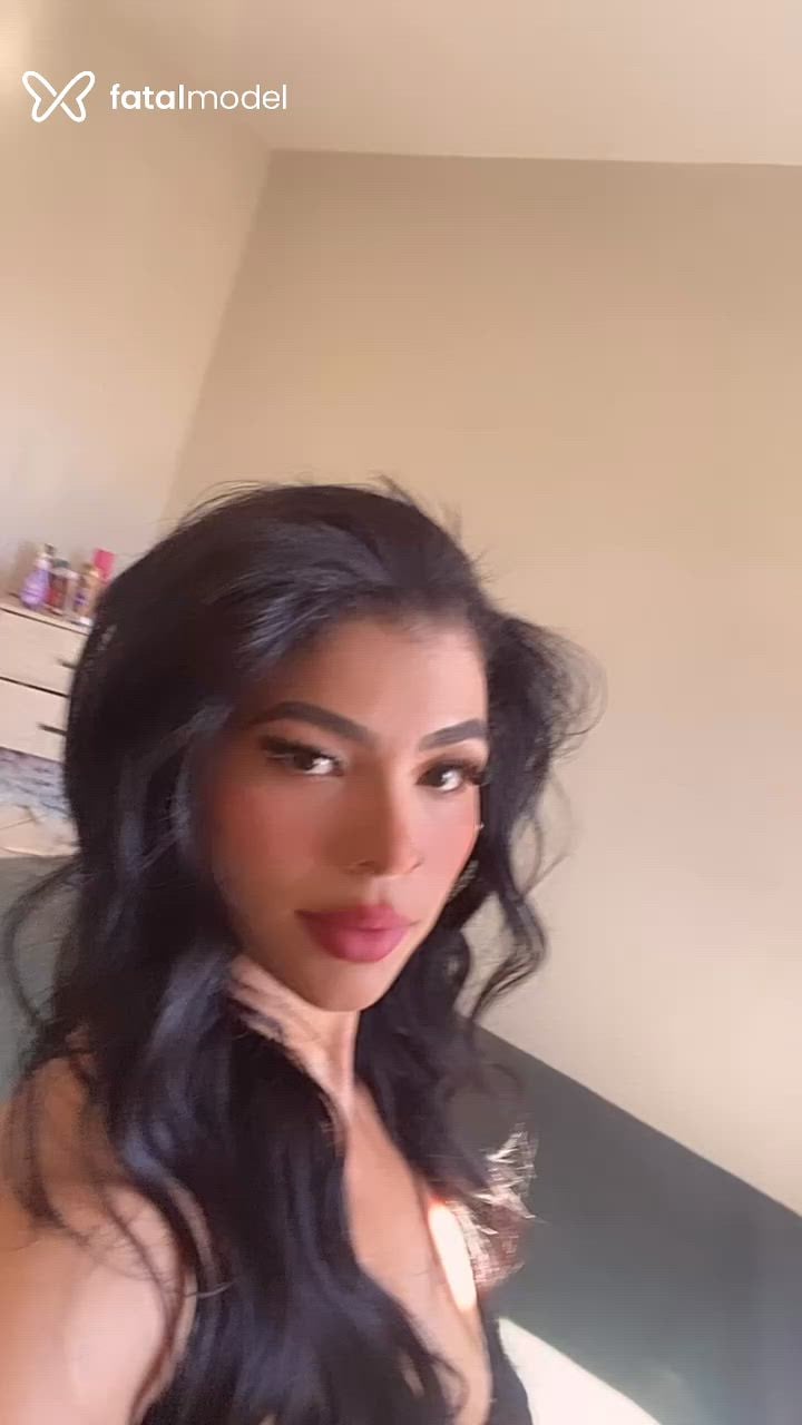 Acompanhante mulher morena (o) de olhos pretos - Hayira Sofia