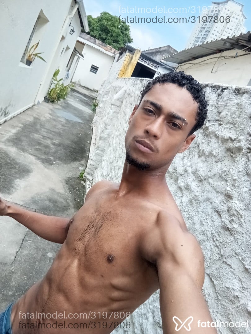 Acompanhante homem com cabelo castanho de olhos castanhos em Virtual - Henrique