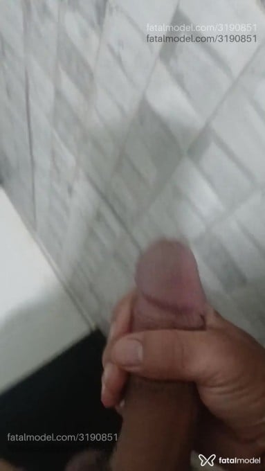 Acompanhante homem com cabelo castanho de olhos castanhos - Victor Acompanhante homem com cabelo castanho de olhos castanhos - Victor