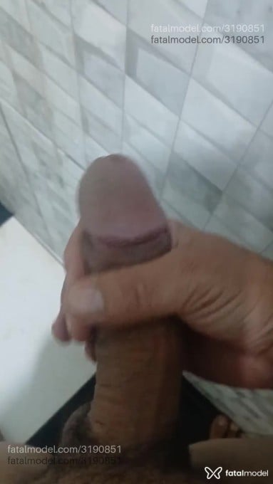 Acompanhante homem com cabelo castanho de olhos castanhos - Victor Acompanhante homem com cabelo castanho de olhos castanhos - Victor