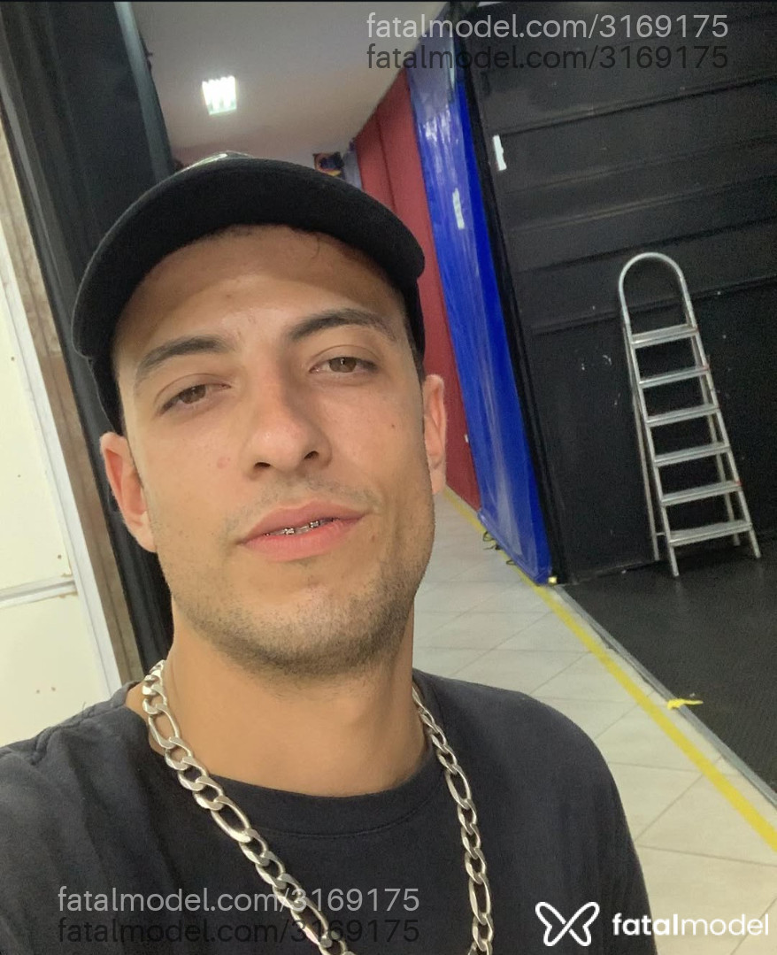 Acompanhante homem morena (o) de olhos castanhos em São Paulo - Victorino