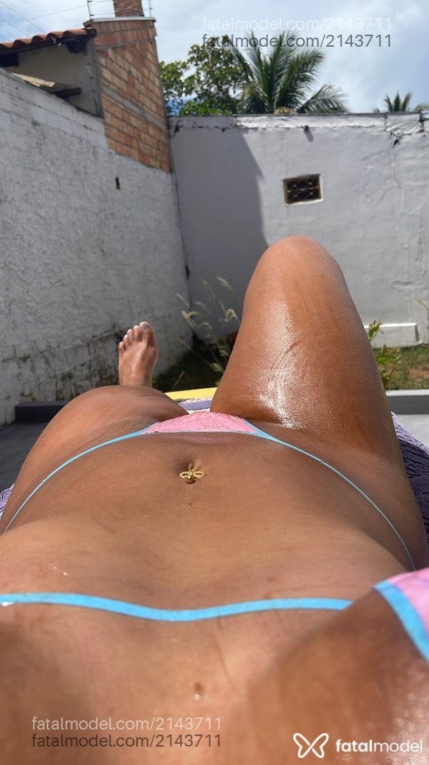 Acompanhante mulher morena (o) de olhos pretos em Caldas Novas Acompanhante mulher morena (o) de olhos pretos em Caldas Novas - Kelly