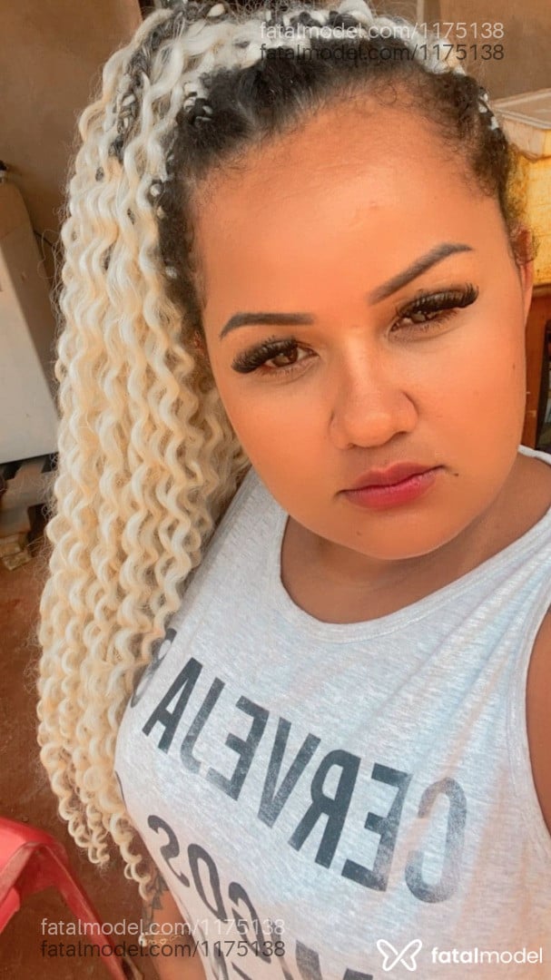 Acompanhante mulher loira (o) de olhos pretos em Campo Novo do Parecis - Micaelly