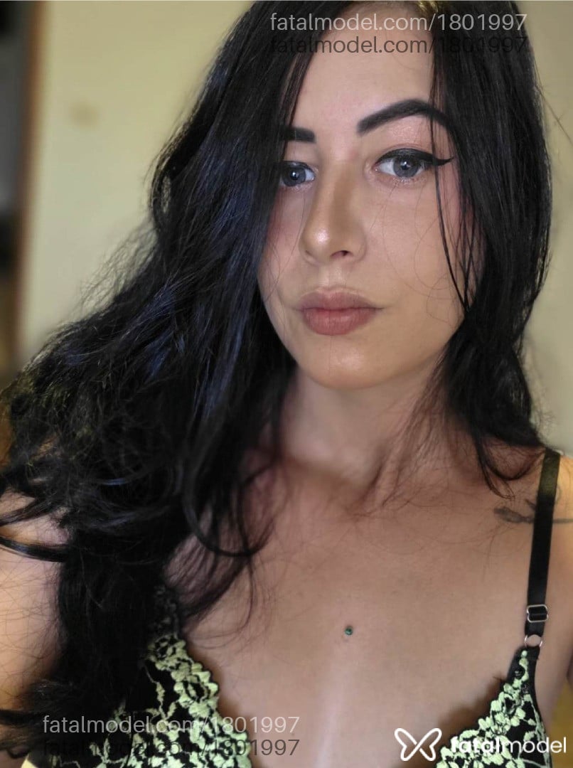 Acompanhante mulher morena (o) de olhos azuis em Marília - Clara