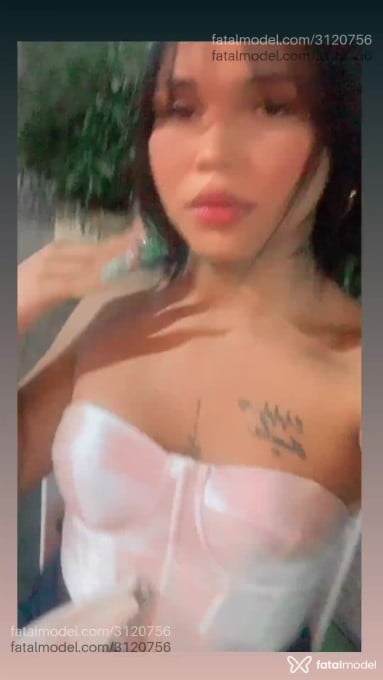 Acompanhante mulher trans com cabelo castanho de olhos pretos em Boa Vista - Valentina