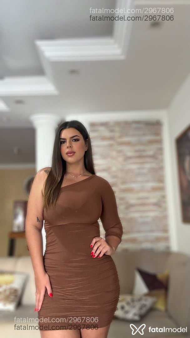 Acompanhante mulher com cabelo castanho de olhos castanhos - Isis