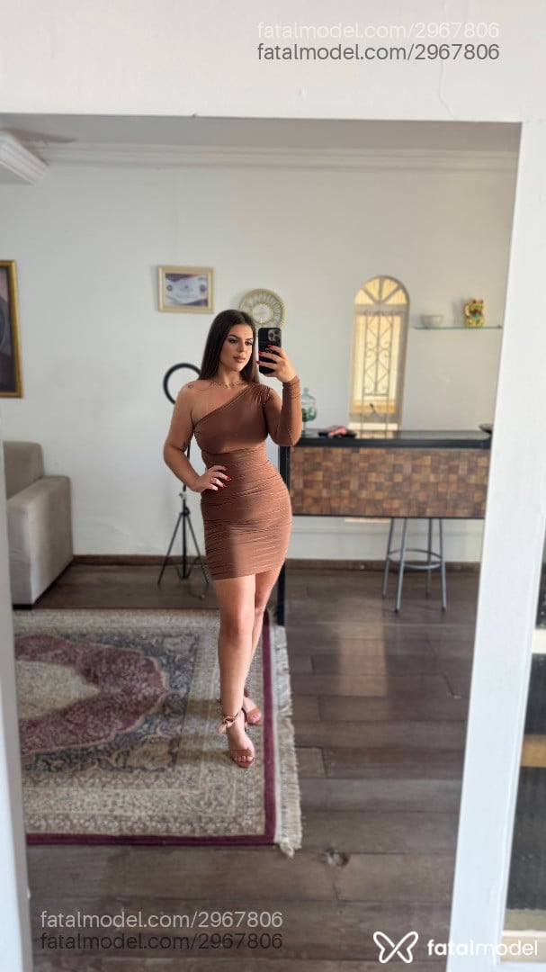 Acompanhante mulher com cabelo castanho de olhos castanhos - Isis