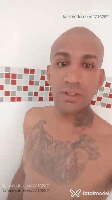 Acompanhante homem sem cabelo de olhos castanhos em São Paulo - Cleiton