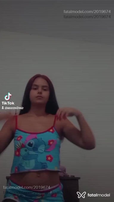 Acompanhante mulher com cabelo castanho de olhos castanhos em Volta Redonda - Carol