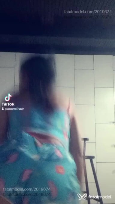 Acompanhante mulher com cabelo castanho de olhos castanhos em Volta Redonda - Carol