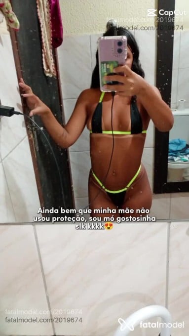 Acompanhante mulher com cabelo castanho de olhos castanhos em Volta Redonda - Carol