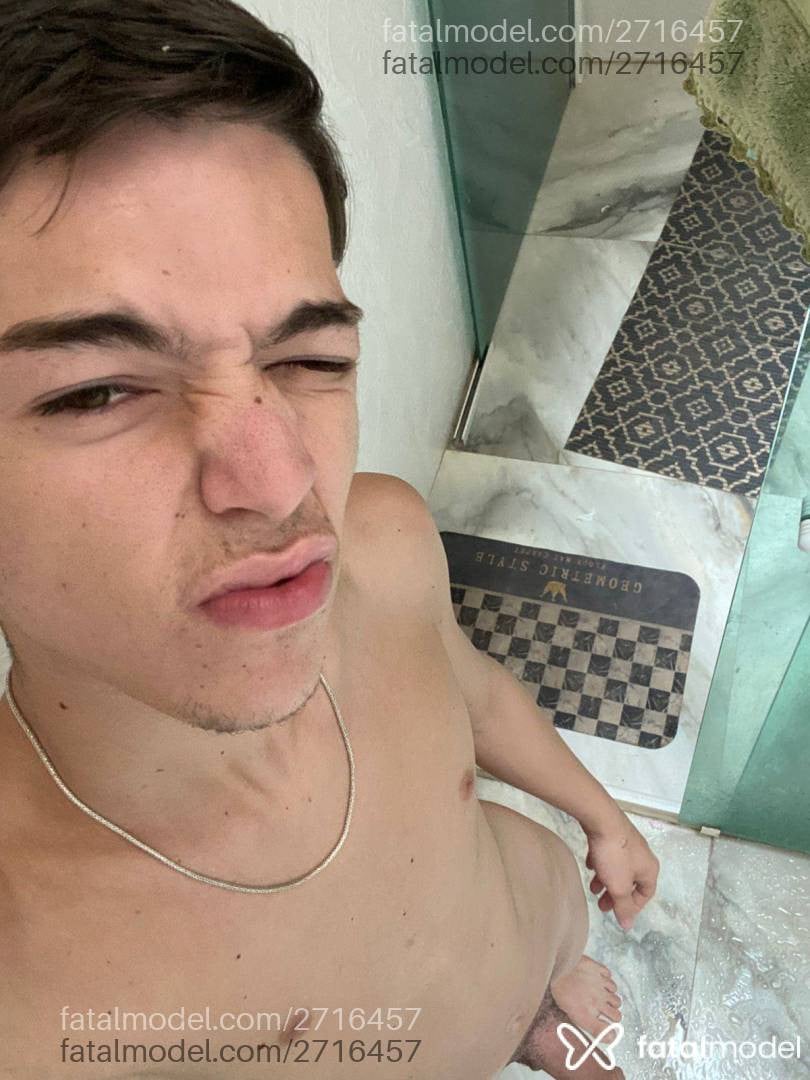 Acompanhante homem com cabelo castanho de olhos verdes em Maringá - Luanzinho