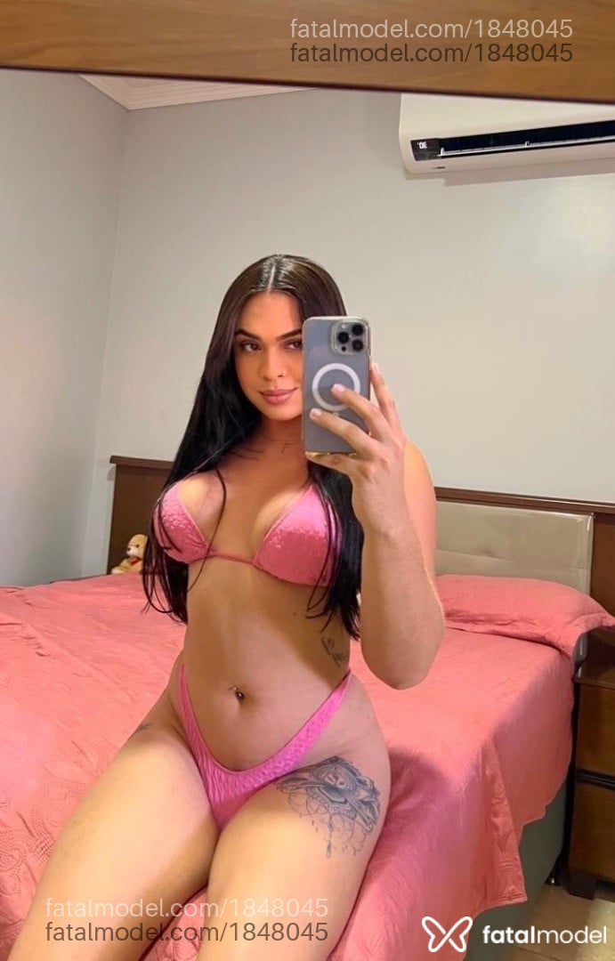 Acompanhante mulher trans com cabelo castanho de olhos mel em Pacajus - Grazielly Medeiros
