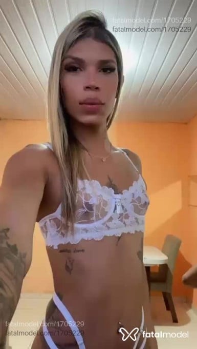 Acompanhante mulher trans loira (o) de olhos castanhos em Vitória da Conquista Acompanhante mulher trans loira (o) de olhos castanhos em Vitória da Conquista - Luana