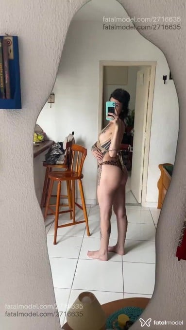 Acompanhante mulher morena (o) de olhos mel em Rio de Janeiro Acompanhante mulher morena (o) de olhos mel em Rio de Janeiro - Triix