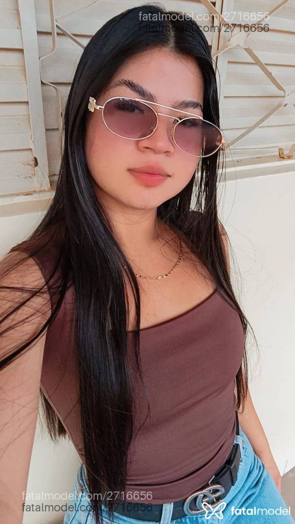 Acompanhante mulher morena (o) de olhos pretos - Jade