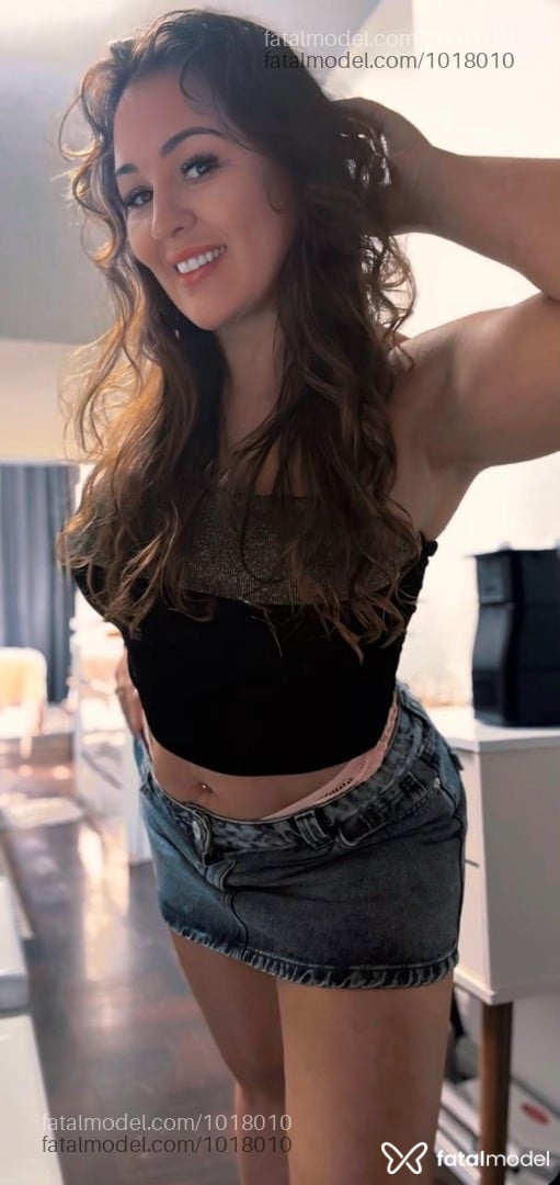 Acompanhante mulher com cabelo castanho de olhos castanhos - Naomy Ferraz