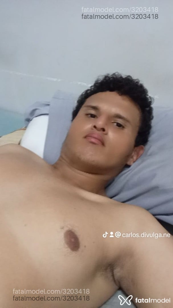 Acompanhante homem com cabelo castanho de olhos verdes - Felipe Acompanhante homem com cabelo castanho de olhos verdes - Felipe