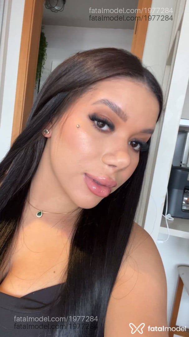 Acompanhante mulher morena (o) de olhos pretos em Votuporanga - Valentina Moraes