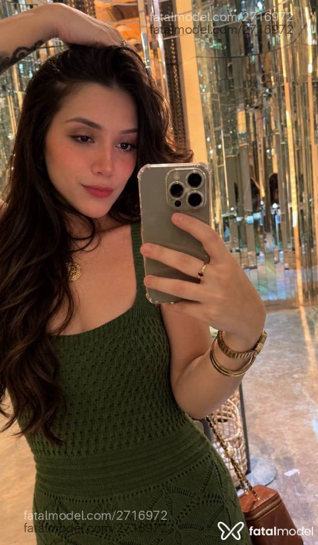 Acompanhante mulher morena (o) de olhos castanhos - Giovanna Lovatelli