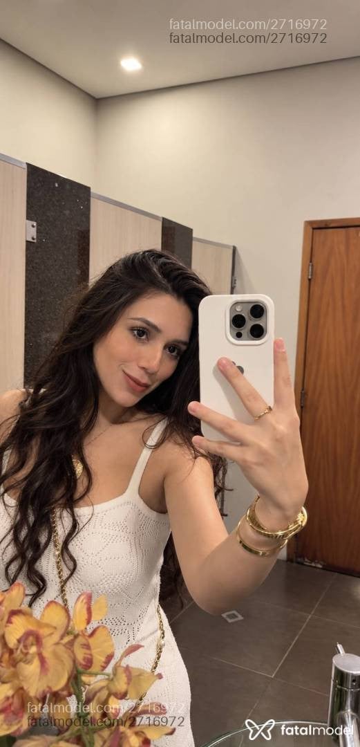 Acompanhante mulher morena (o) de olhos castanhos - Giovanna Lovatelli